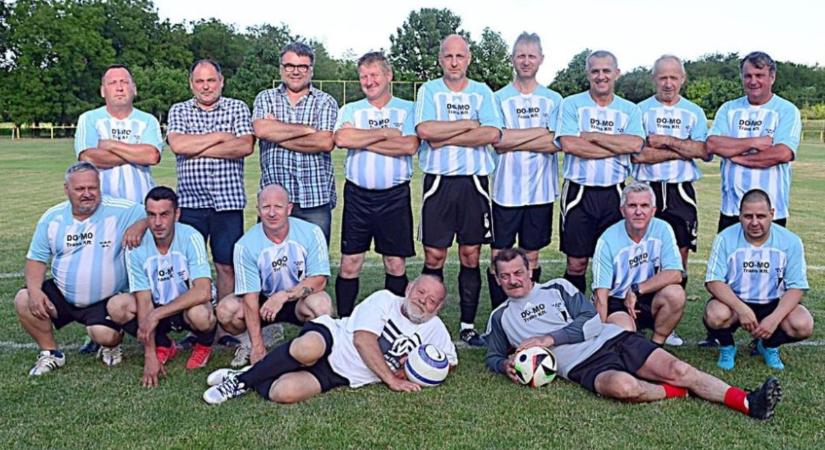 Újra ott volt a nagy csapat a vági futballpályán, találkoztak az öregfiúk