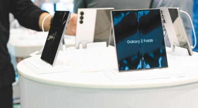 Kiábrándító aksival és IP-minősítéssel jöhet a Samsung új csúcsmobilja