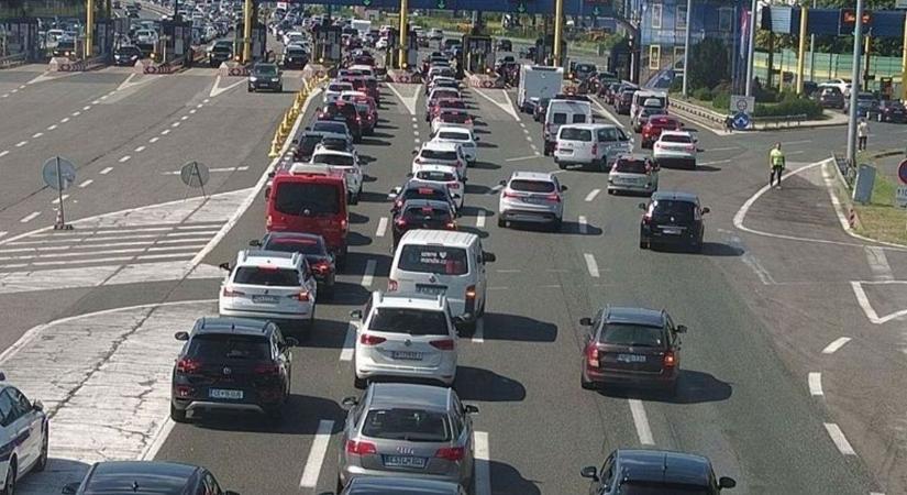 A tengerhez utazó magyaroknak erről tudniuk kell: káosz lehet a horvát autópályán a hétvégén, itt a figyelmeztetés