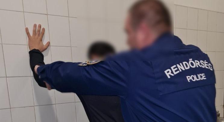 Méregdrága telefonokat lopott Miskolcon