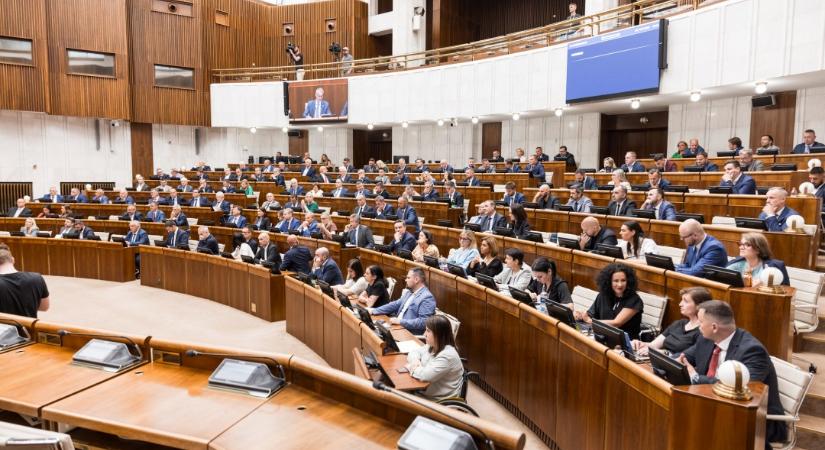 Megérkezett a pártfinanszírozási reform. Óriási és fájdalmas változások jöhetnek a kis pártok számára