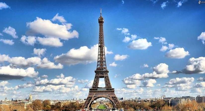 Akkora a hőség Párizsban, hogy lezárják az Eiffel-tornyot