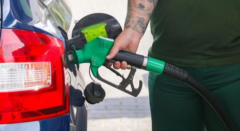 Már Kapu Tibor is gázolajat tankolna az űrhajóba, olyan olcsó lesz