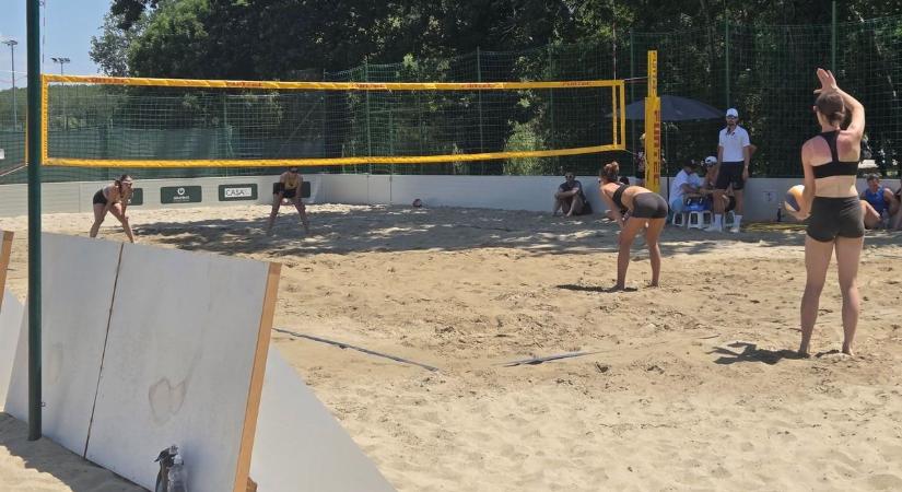 Hazai pályán bronzéremmel zártak a szolnoki lányok a Tiszaliget Cup strandröplabda-tornán