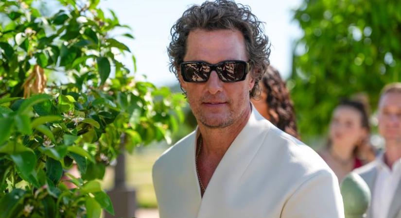 Matthew McConaughey 16 éves fia modellnek állt: Leviből jóképű tini lett