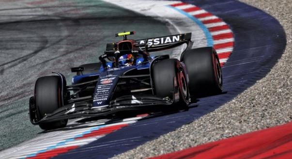Sainz: Miért sújt minket ennyi probléma?