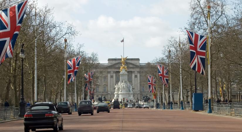 Elképesztő számok érkeztek a brit királyi családról - 50 év után jön egy nagy változás