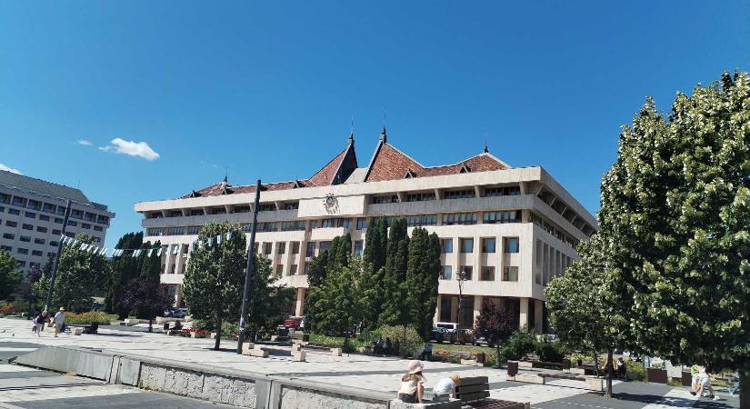 Kezdik a felújítást- kiürítik Hargita megye Tanácsának épületét