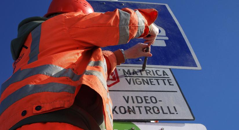 Több mint tízezer állami dolgozó fizetésén kell spórolni azonnali hatállyal