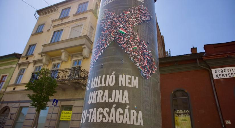 Új plakátkampányt indított a kormány, még mindig Ukrajna uniós csatlakozása a téma - képek