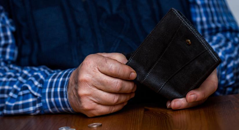 Idén is folytatódik a nyugdíjasok lecsúszása, semmit nem éreznek a bérnövekedésből
