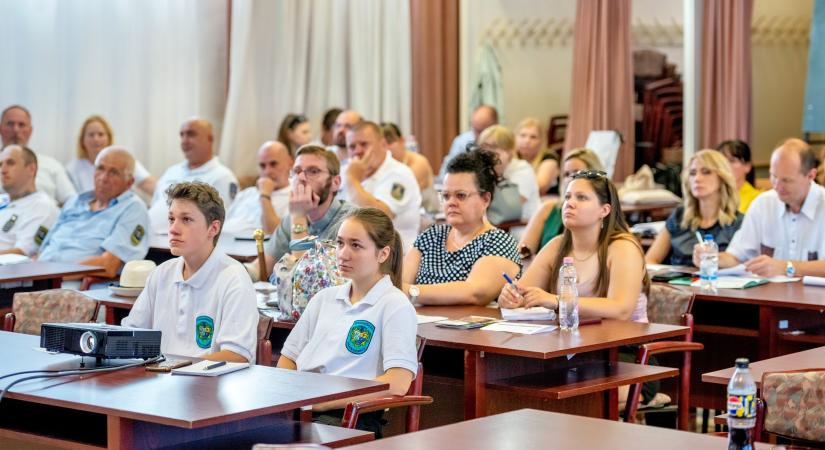 Szakmai összefogás a hőségben is – teltházas szakmai napot tartott a Közös ügyünk az állatvédelem Alapítvány Szolnokon