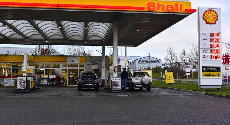 Továbbra is kedvezően alakulnak az üzemanyagárak