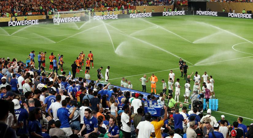 A futball több évtizedes szabályát változtatnák meg a jövő évi vb-re