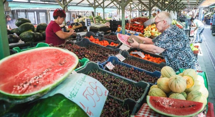 Meglepő lehet a dinnyeszezon kezdetén: a termelők szerint vannak olyan áruházi akciók, amelyekkel egyetértenek
