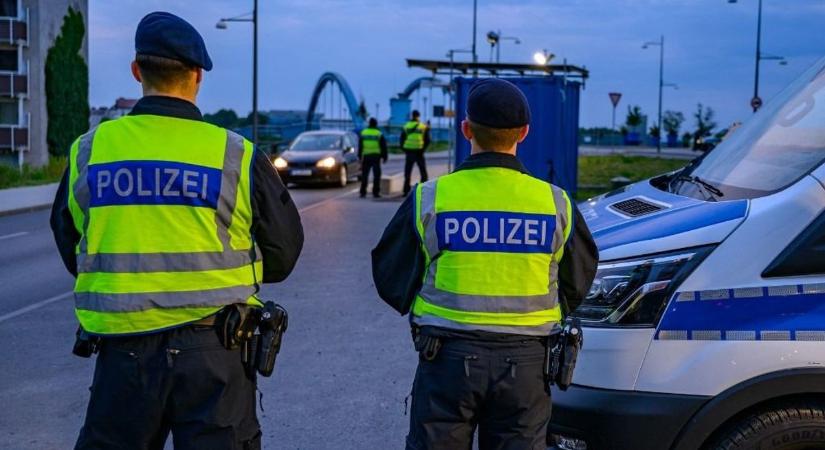 Lengyelországnak elege lett: visszaállítja az ellenőrzést több határán