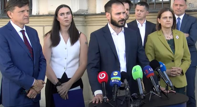 Tarabától, a "magyar ügynöktől" félti az ellenzék a bősi vízerőművet