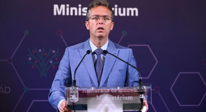 Adócsökkentések sora lépett életbe kedden