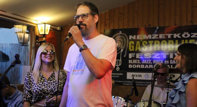 A Gastroblues nem viccel: sztárfellépők, jótékonykodás és teltház már az első napon (galéria)