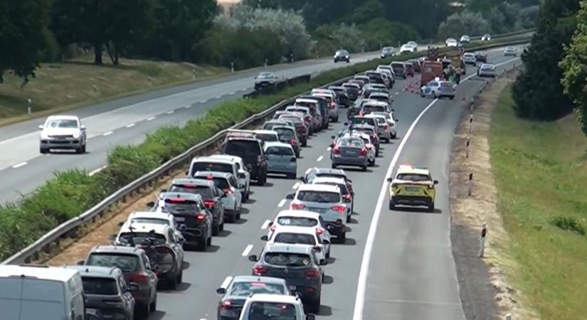 Egyre rosszabb a helyzet az M3-ason, ismét baleset lassítja a forgalmat