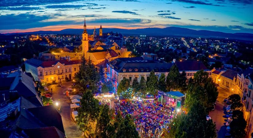 Kultúra, zene, pezsgés, karnyújtásnyira a Balatontól