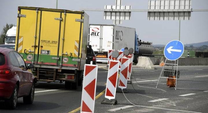 Négy évig tartó munka kezdődött az M1-esen: így változik a közlekedés az autópályán