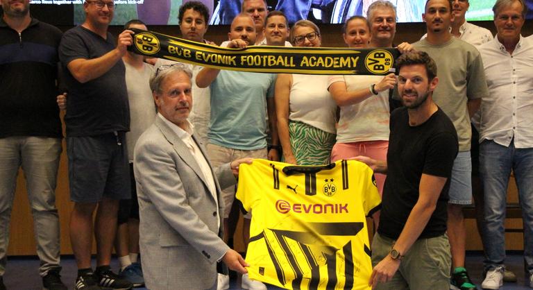 Szakmai együttműködést kötött egy magyar klub a Borussia Dortmunddal
