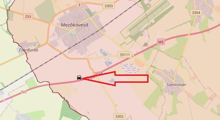 Szalagkorlátnak csapódott egy autó Mezőkövesdnél