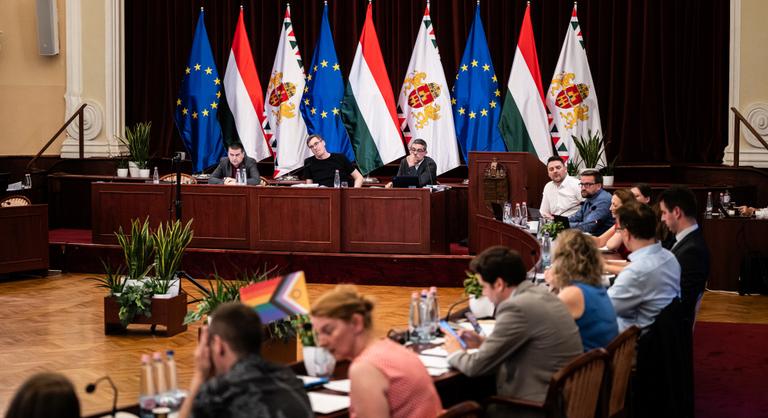 Hatalmas viták árán, de egyelőre működőképes maradt a főváros