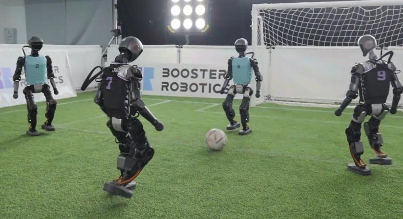 Nagyon furcsa élmény látni, ahogy humanoid-robotok próbálnak focizni