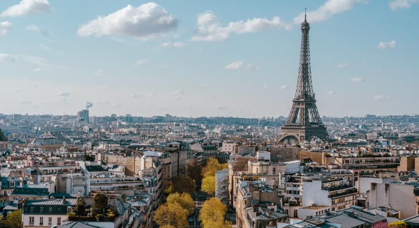Be kellett zárni az Eiffel-torony felső részét