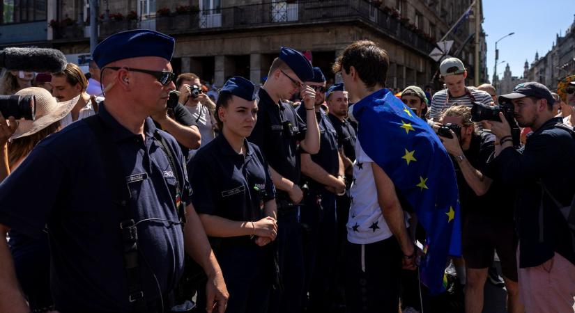 TASZ: jogellenes lenne a Pride-felvonulás résztvevőinek bírságolása