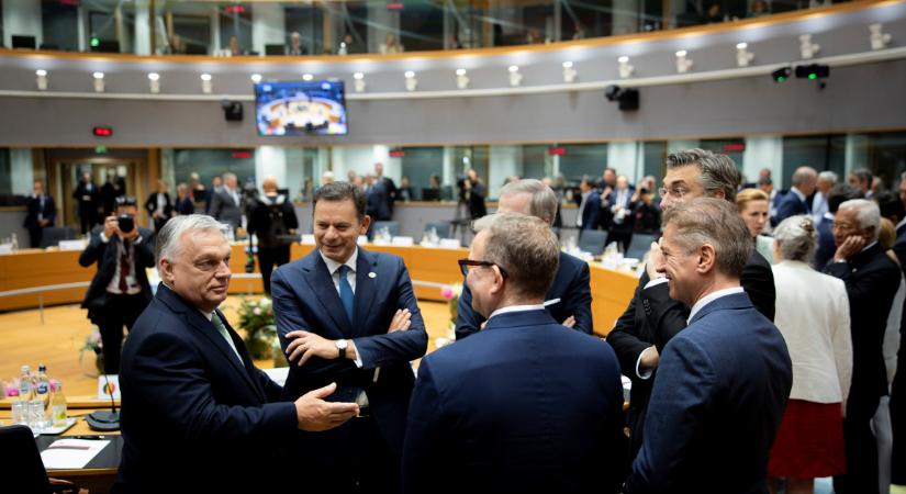 Továbbra is jönnek uniós pénzek Magyarországra – Orbán Viktor visszavonulót fújt