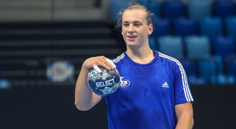 Futball-legendákkal szelfizett a Pick Szeged játékosa a klub-vb-n