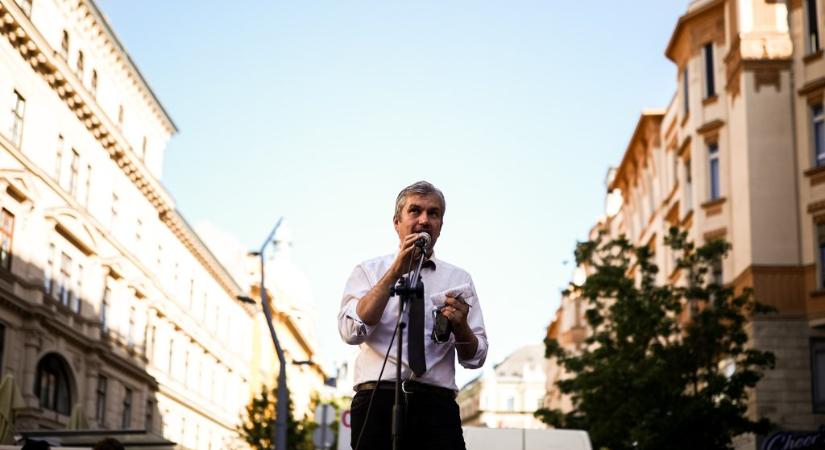 Hadházyék zsinórban tizenhatodszorra tüntettek Budapesten