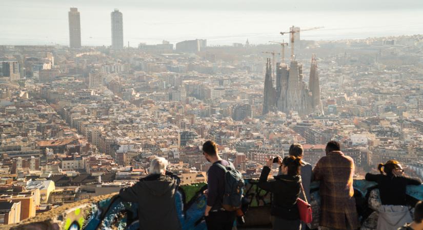 Elegük van a helyieknek ezekből a turistákból: ideje mindenkinek új úti célok után nézni