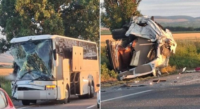 Romániában egy ukránokkal teli busz összeütközött egy kisbusszal, egy ember életét vesztette