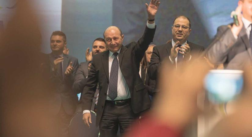 Băsescu visszakaphatja kiváltságait
