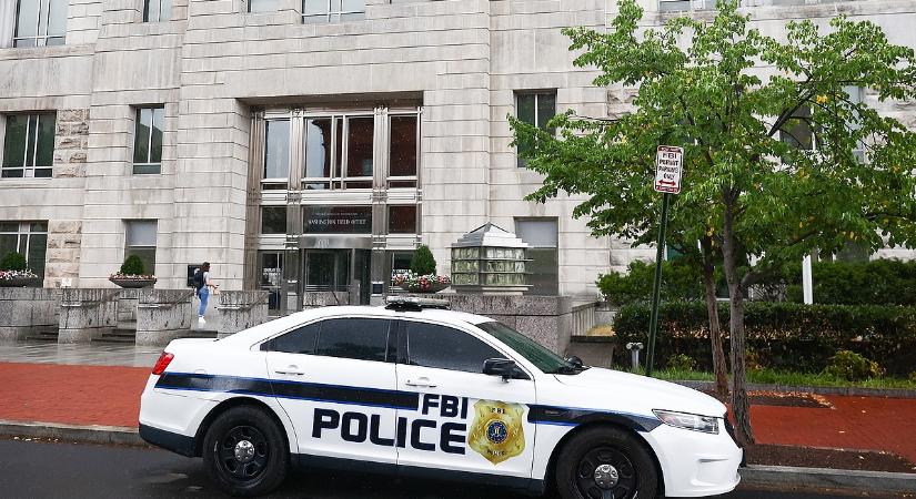 FBI: Személyiségtolvaj hírszerzők segítik a fegyverarzenál kiépítését