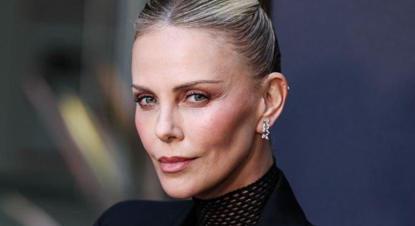 Charlize Theron rövid manikűrje mindent visz