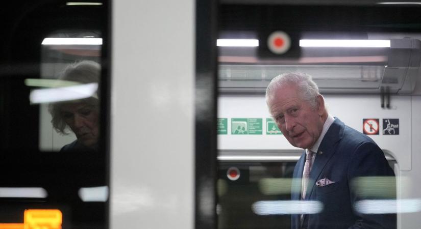A királyi luxus vége: megszűnik a legendás brit uralkodói vonat