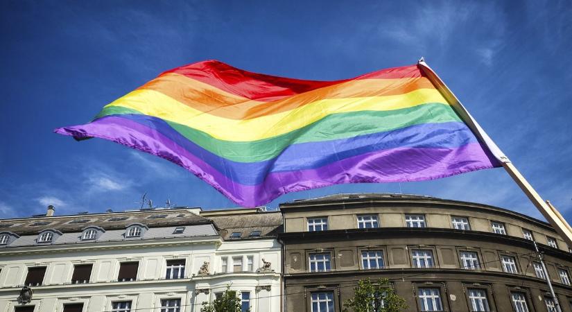 Átvállalná a Pride-felvonulás miatt megbüntetettek bírságát Lengyel Tamás színész