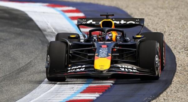 Verstappen a középpontban: a nap F1-es hírei