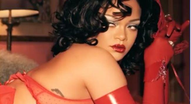 Piros csipkés cérnatangában és latexben buzdít Valentin napi szexre Rihanna - 18+ Videó