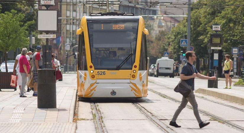 Baleset történt Debrecenben, változott a villamosközlekedés!