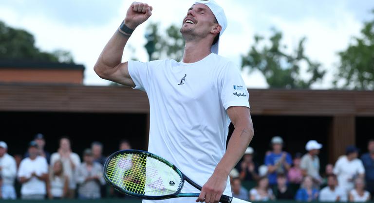 Fucsovics Márton maratoni csatában győzött a wimbledoni bajnokság nyitányán