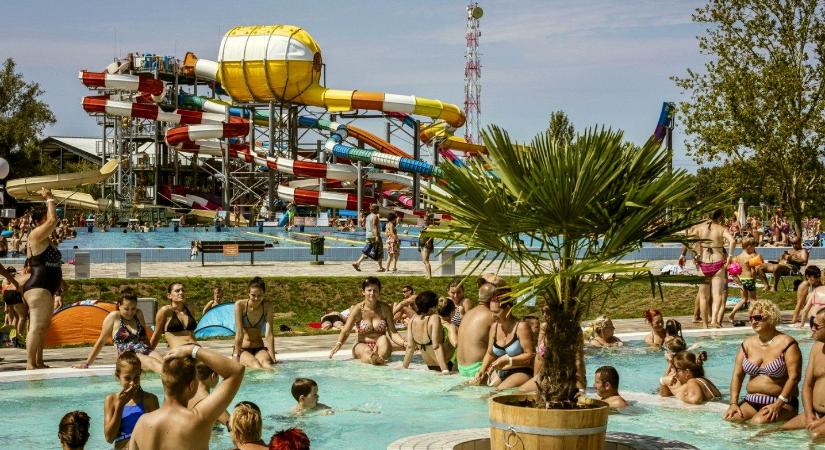 Kedden megnyitották az ország legkeletibb csúszdaparkját