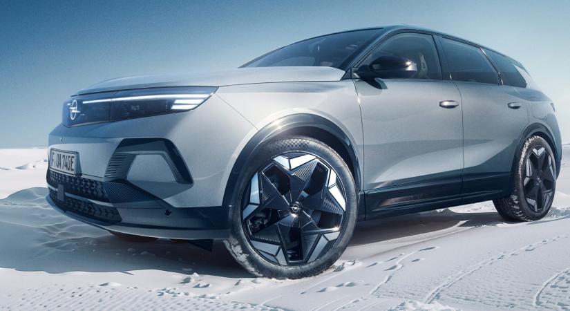 Az Opel luxusáron kínálja legújabb modelljét, na de vajon kinek?