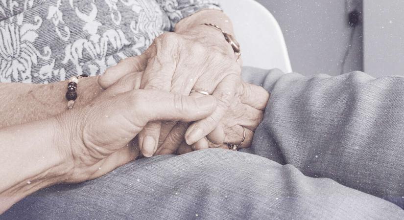 „Ne érezze úgy, hogy le akarjuk passzolni” – Hogyan beszéljünk az idősek otthonáról a szerettünkkel?