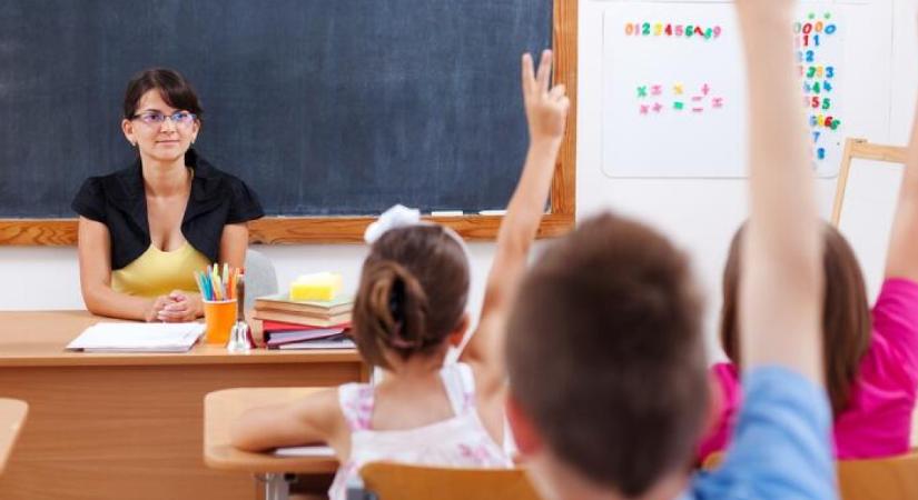 Alig ért véget az iskola, máris ezer felett a tanári álláshirdetések száma